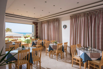 Smaragdine Beach Hotel breakfast room