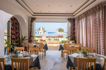 Smaragdine Beach Hotel breakfast room